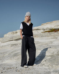 Merino Wool V-Neck Knitted Sweater – GOTS certified, ethically made in Italy — Ansicht 2