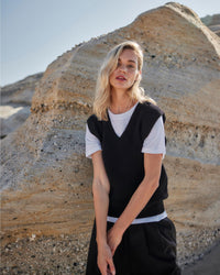Merino Wool V-Neck Knitted Sweater – GOTS certified, ethically made in Italy — Ansicht 1