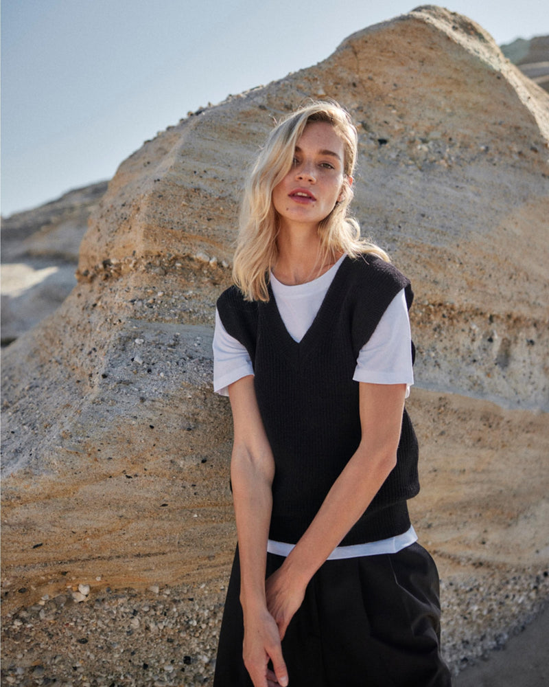 Merino Wool V-Neck Knitted Sweater – GOTS certified, ethically made in Italy — Ansicht 1