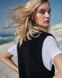 Merino Wool V-Neck Knitted Sweater – GOTS certified, ethically made in Italy — Ansicht 3