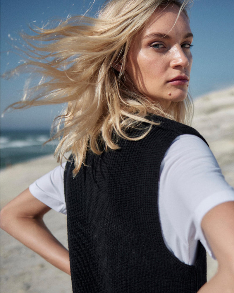Merino Wool V-Neck Knitted Sweater – GOTS certified, ethically made in Italy — Ansicht 3