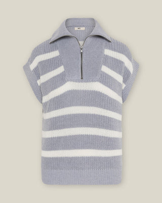 Damen Strick Troyer aus Bio-Baumwolle in Grau-Weiß von WOTE, Flatlay-Ansicht mit Troyerkragen und horizontalem Streifenmuster.