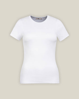 Weißes geripptes T-Shirt aus Bio-Baumwolle als freigestelltes Produktbild.