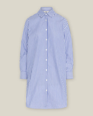 Kurz geschnittenes Hemdblusenkleid aus Bio-Baumwolle für Damen, blau-weiß gestreift, freigestellte Produktansicht mit Knopfleiste und Kragen.