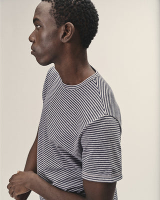 Herren Streifen T-Shirt aus Bio-Baumwolle in Anthrazit Grau Melange, Seitenansicht mit Rundhalsausschnitt