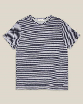 Herren Streifen T-Shirt aus Bio-Baumwolle in Dunkelblau Grau Melange als Flatlay mit Rundhalsausschnitt