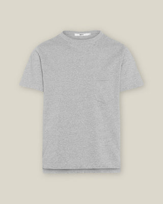 Graues Oversized Damen T-Shirt aus Bio-Baumwolle mit Rundhalsausschnitt und Brusttasche, Frontansicht.