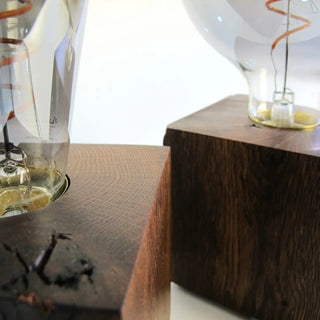 Skumring – Nachttischlampe aus Räuchereiche | Handgefertigt | Dimmbare LED | Warmes Licht