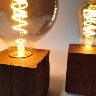 Skumring Tischlampe – Räuchereiche | 9x9cm | handgefertigt